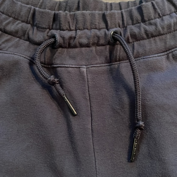 NIKE cropped grey jogging pants with pockets. Size Small - Picture 8 of 13